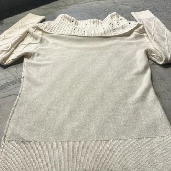 Donated. White House Black Market Scoop neck - Picture 3 of 6